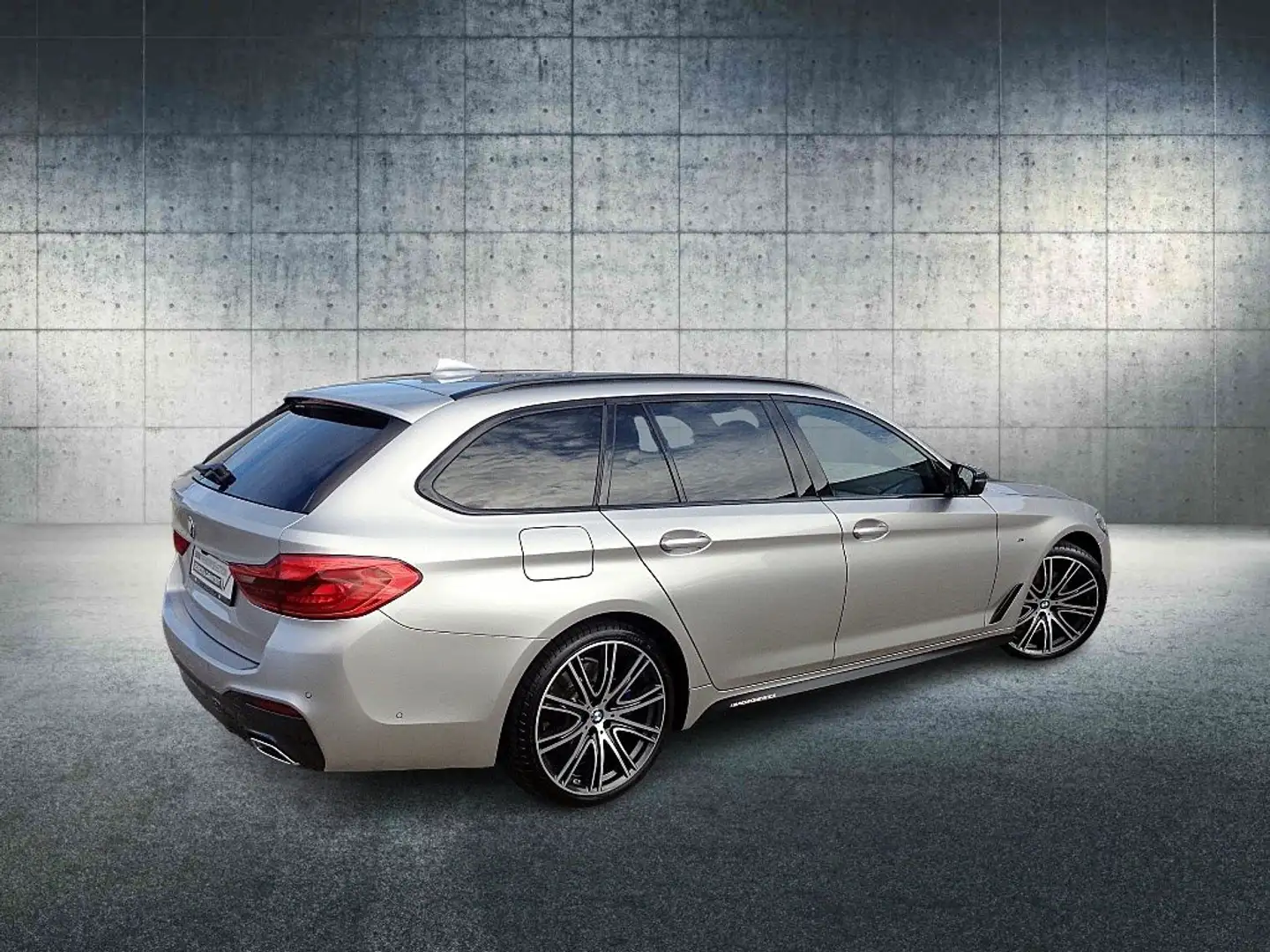 BMW 530 i xDrive MSportp,Sthzg,HUD,IALenk,SoftCl,AHK Argent - 2
