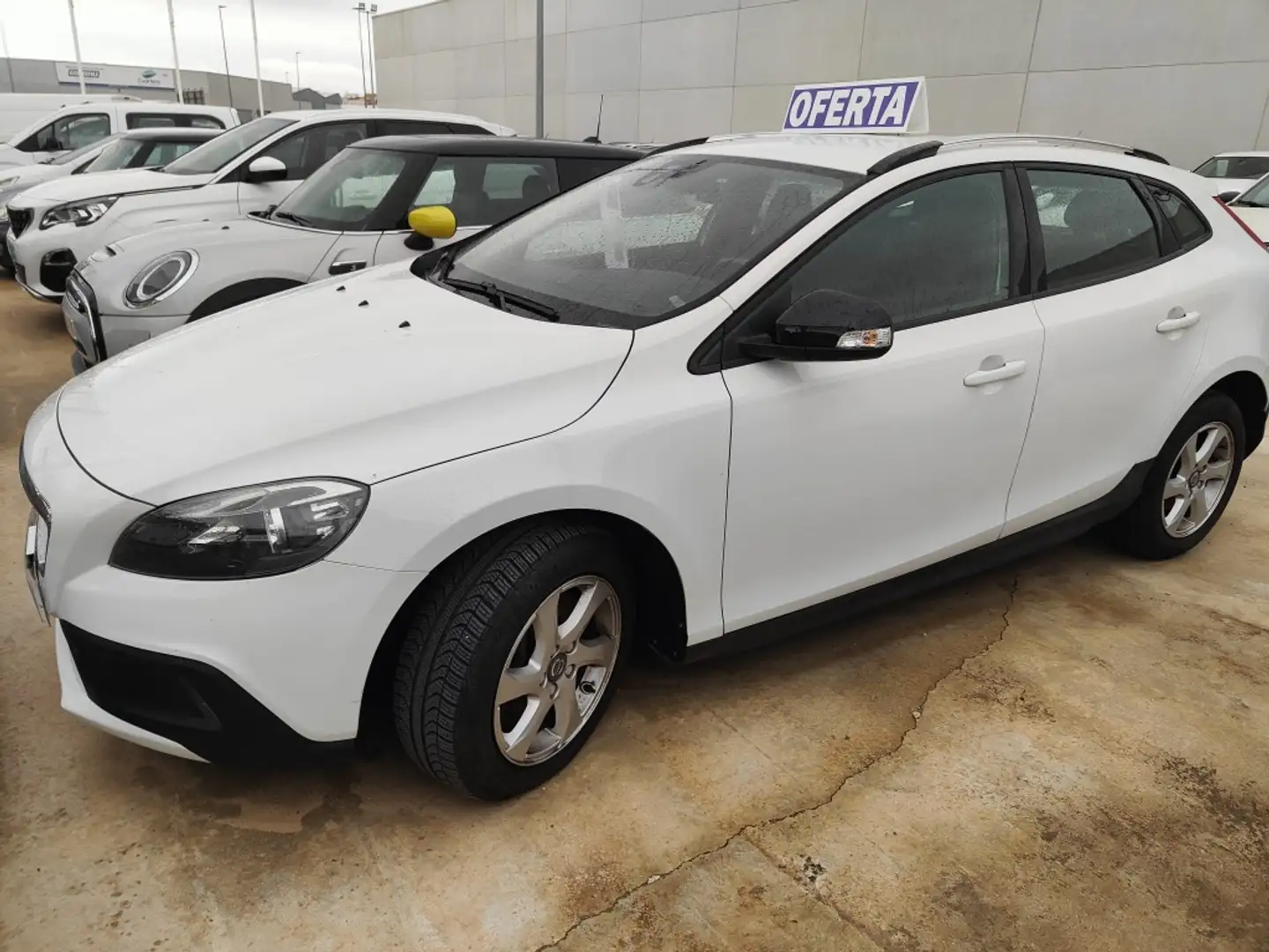 Volvo V40 Cross Country D2 Momentum 120 Blanco - 1