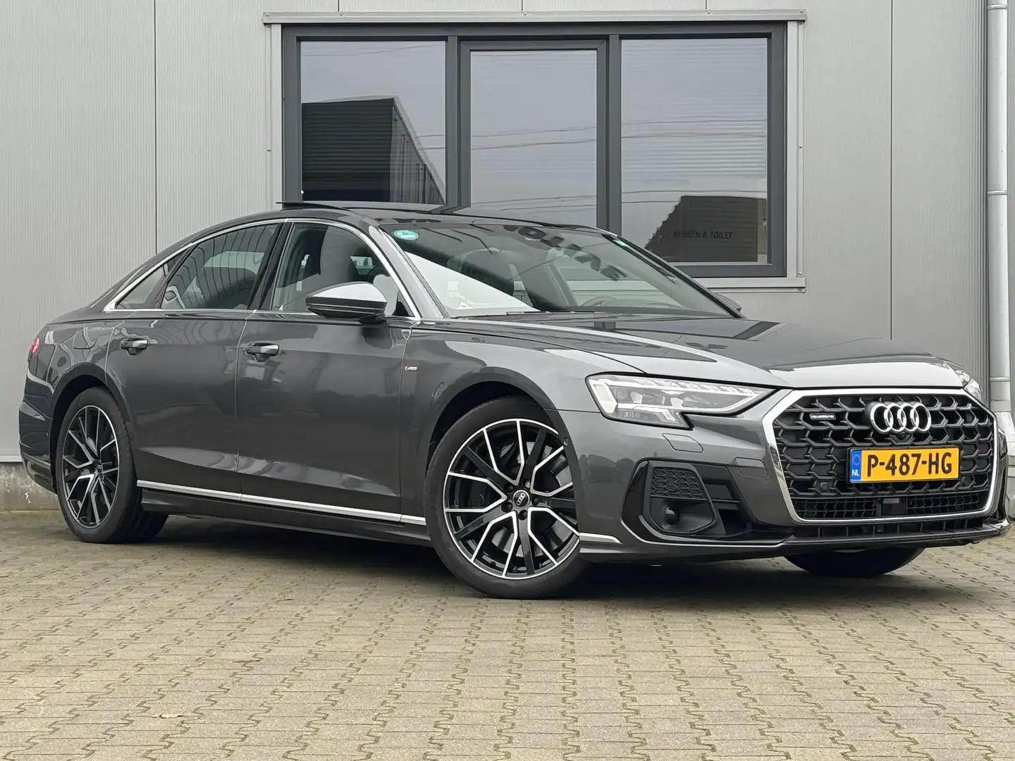 Audi A8 60 TFSI e quattro 462 PK | BTW | S line | Massage Grijs - 2