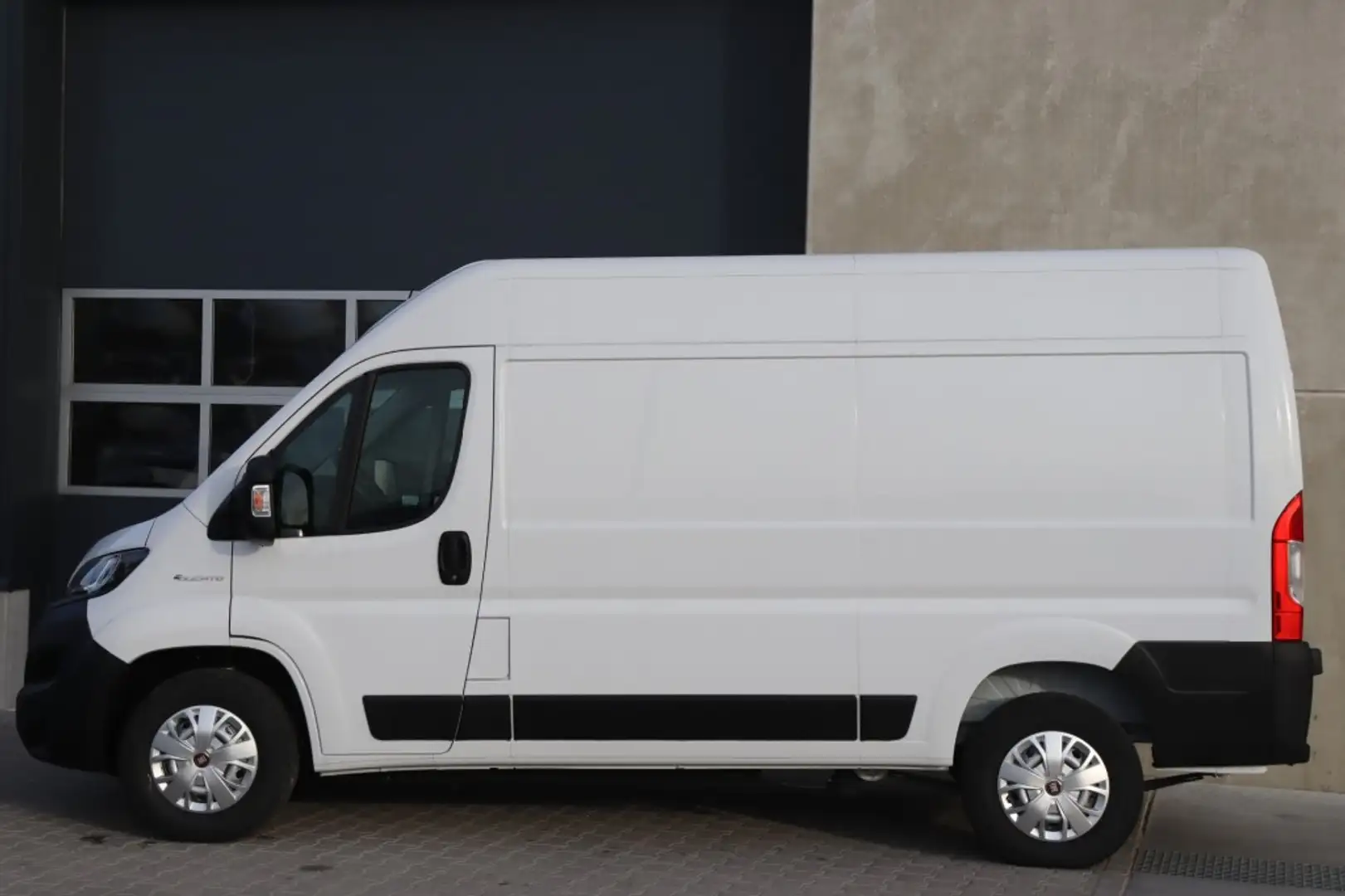 Fiat Ducato E-Ducato 3.5T L2 H2  47kWh - airco Wit - 2