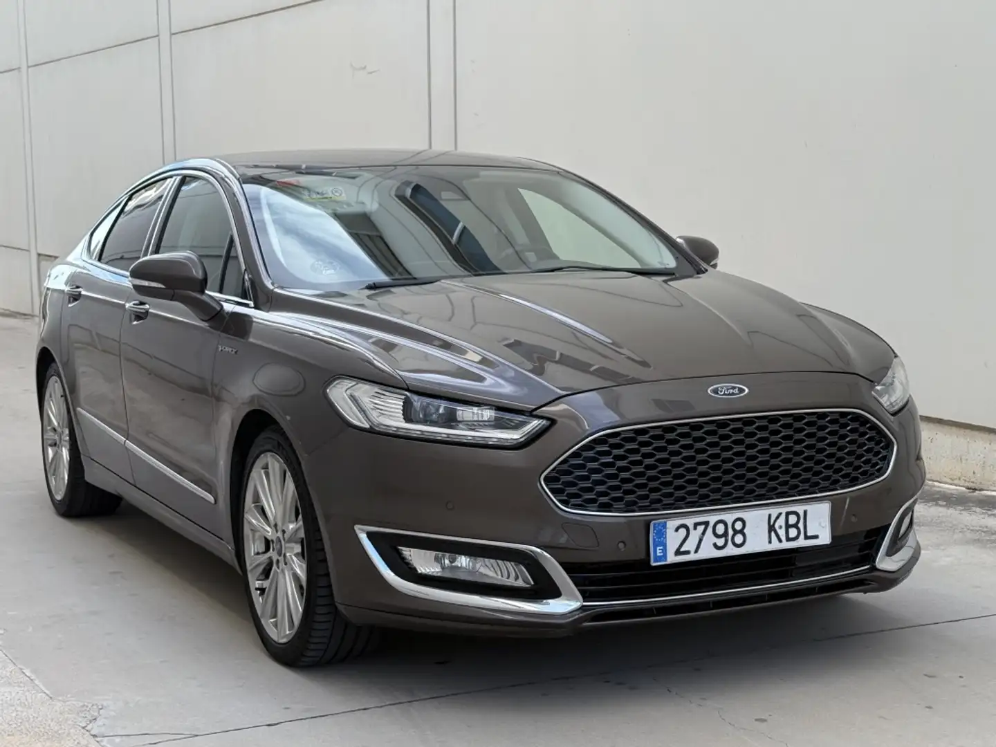 Ford Mondeo Berlina Automático de 5 Puertas Marrón - 2