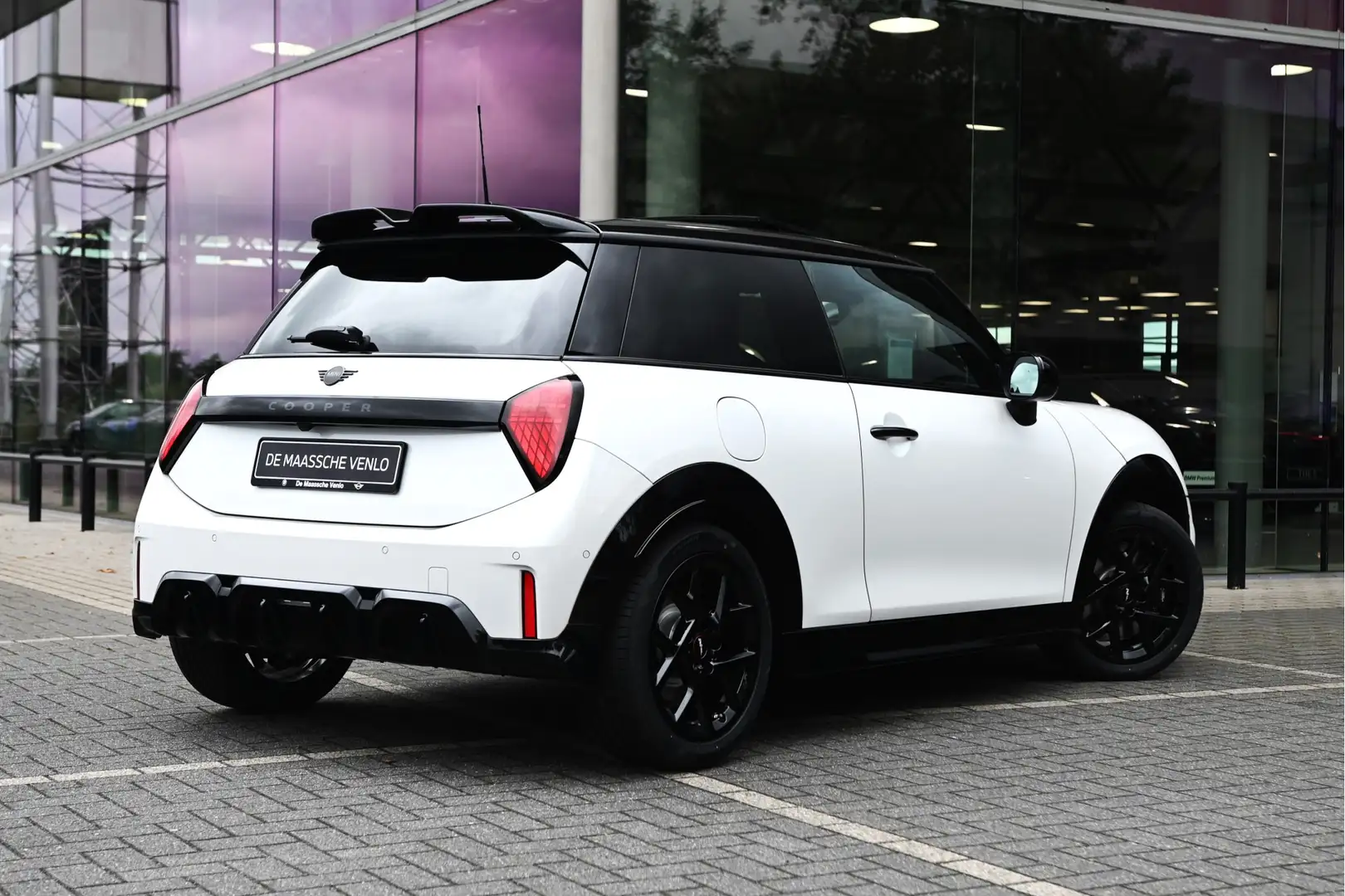 MINI Cooper C Hatchback Automaat / JCW / Pakket M / 17" John Coo Blanc - 2
