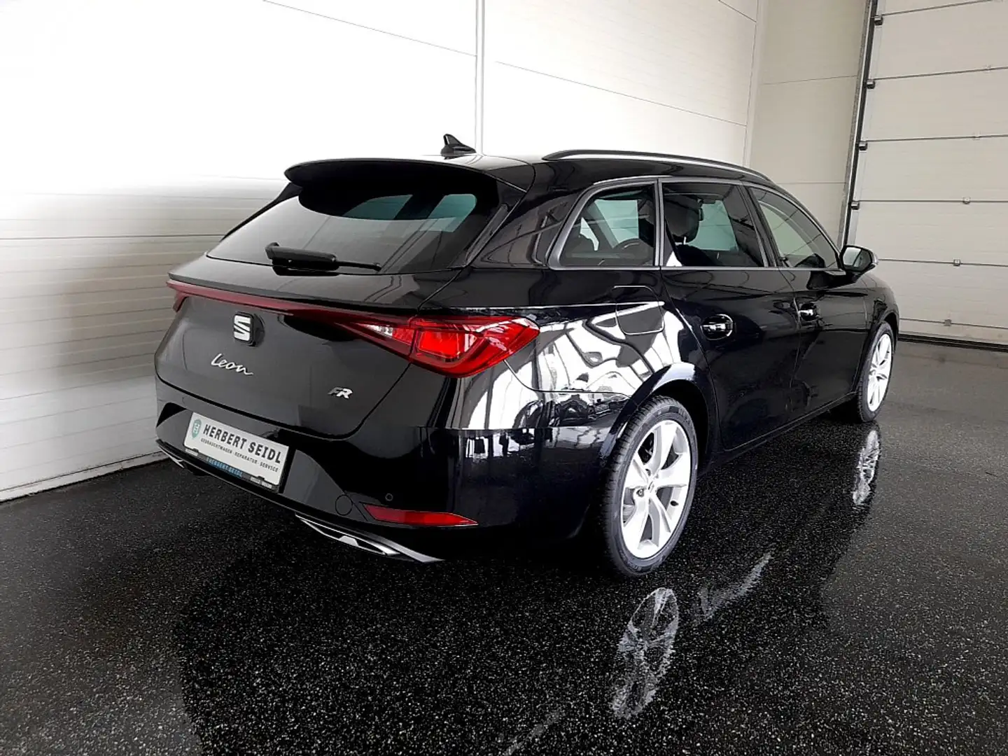 SEAT Leon ST FR-LINE TDI DSG *LED & FERNLICHTASSIST / VIR... Schwarz - 2