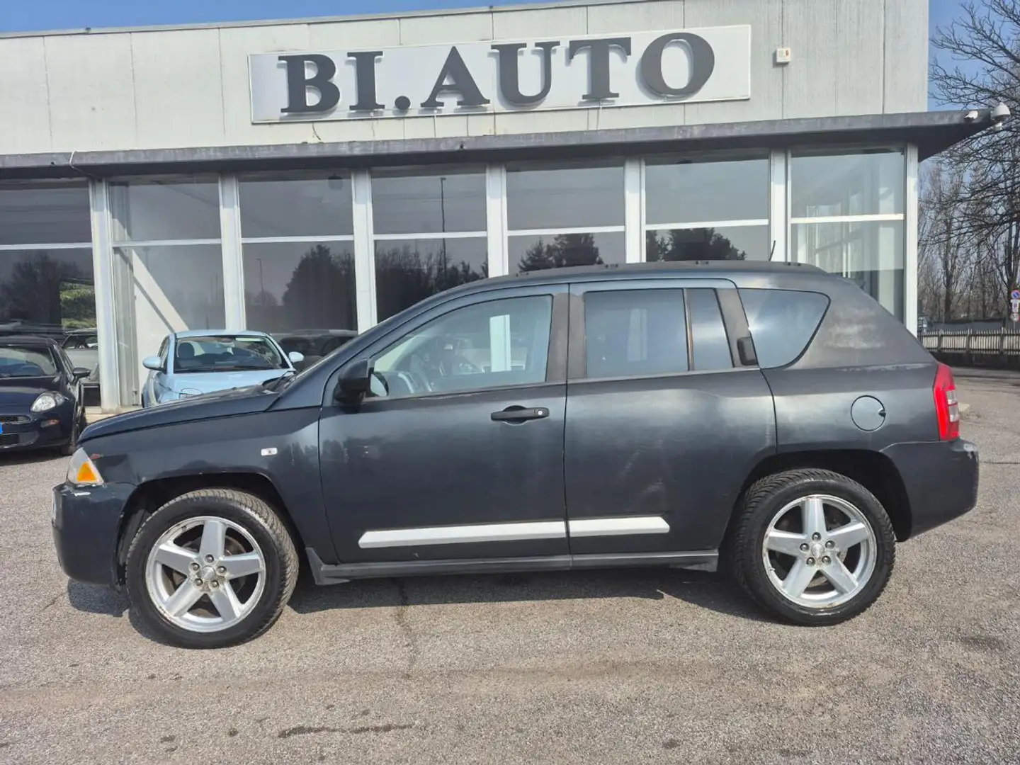 Jeep Compass 2.0 Turbodiesel DPF Limited Grau - 1