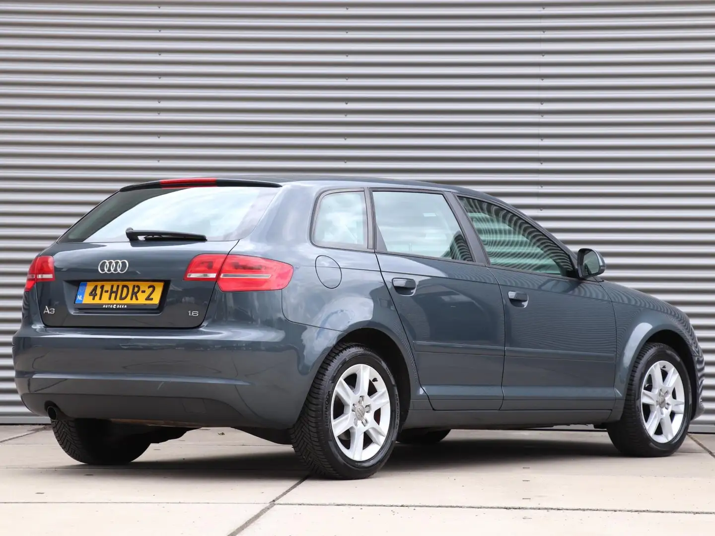 Audi A3 Sportback 1.6 Attraction Business Edition *Klimaat Grijs - 2