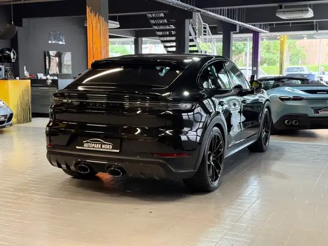 Porsche Cayenne view 7