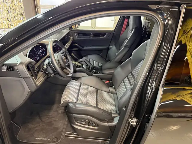 Porsche Cayenne view 12