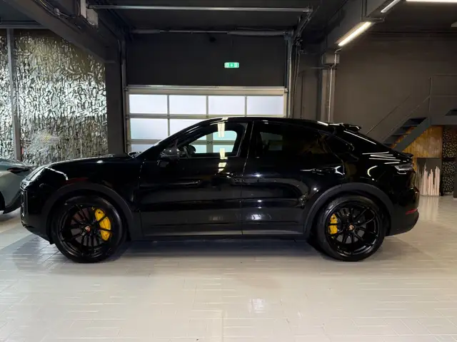 Porsche Cayenne view 4
