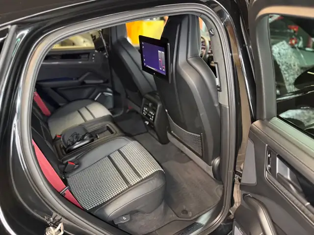 Porsche Cayenne view 15