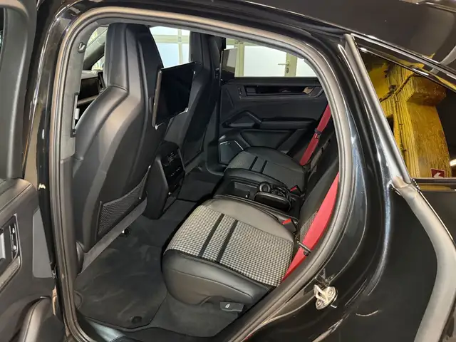 Porsche Cayenne view 14