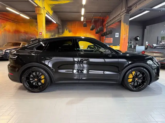 Porsche Cayenne view 8