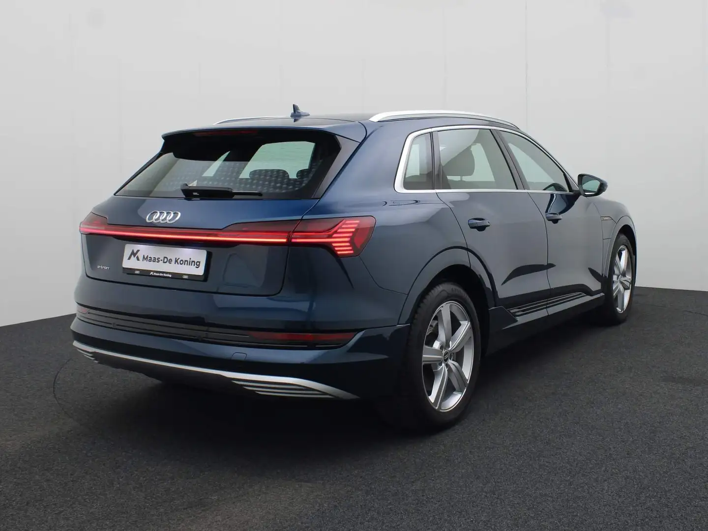 Audi e-tron 55 quattro Advanced 300kW/408PK 95 kWh · Navigatie Blau - 2