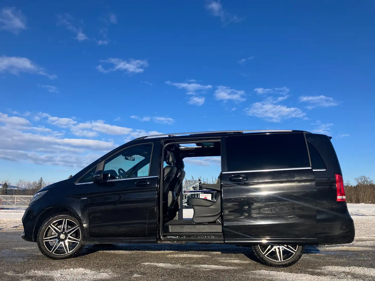 Mercedes-Benz V 250 V 250 d 4MATIC lang Avantgarde Aut. Avantgarde Schwarz - 1