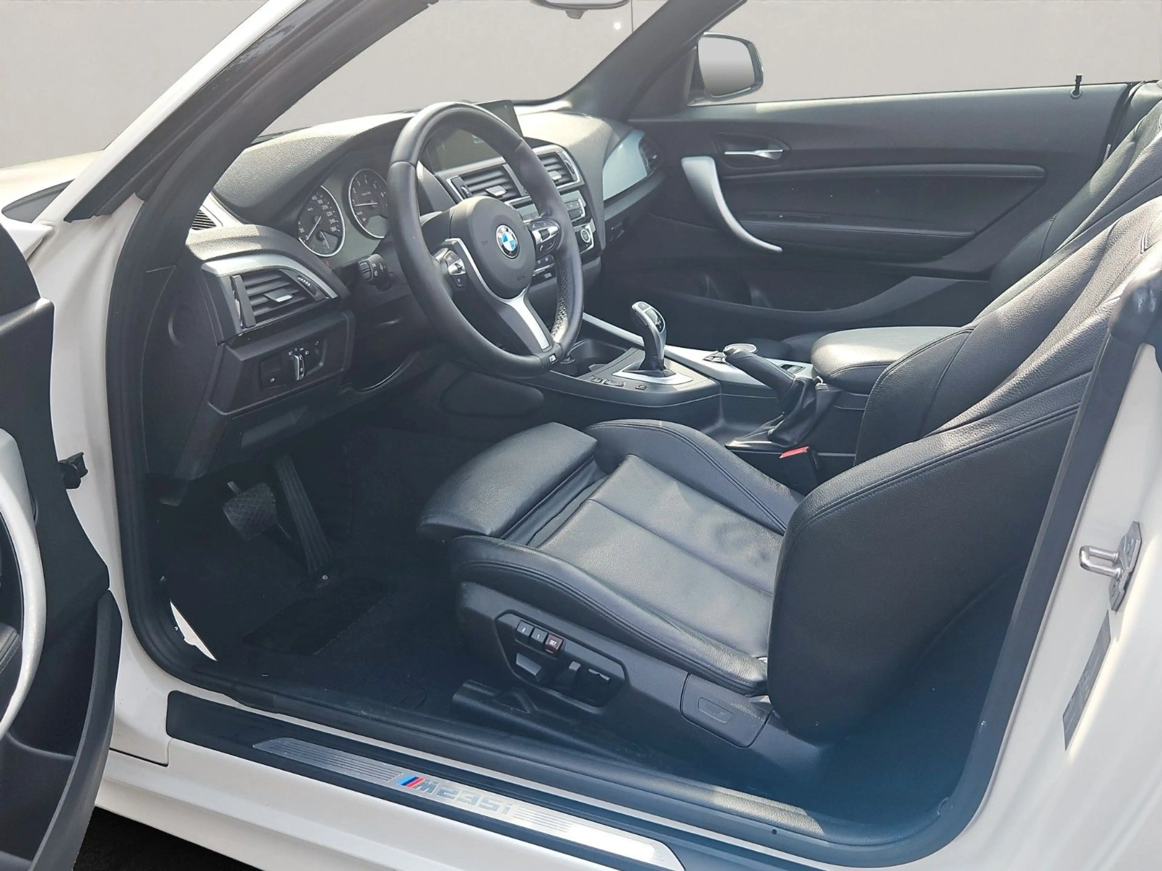 BMW 235 Cabrio*TÜV NEU*GARANTIE*XENON*PDC*NAVI*LED — photo 10