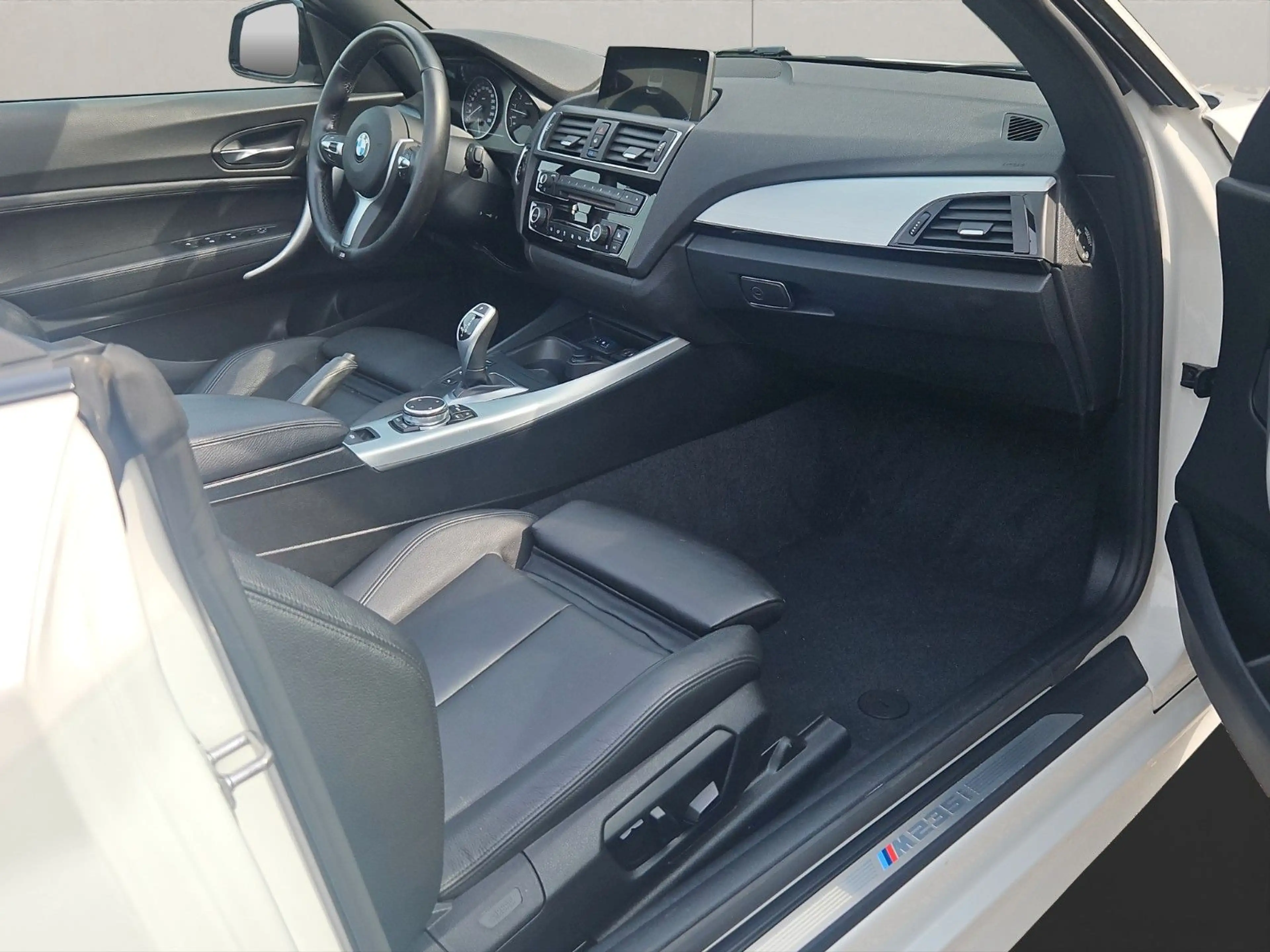 BMW 235 Cabrio*TÜV NEU*GARANTIE*XENON*PDC*NAVI*LED — photo 11