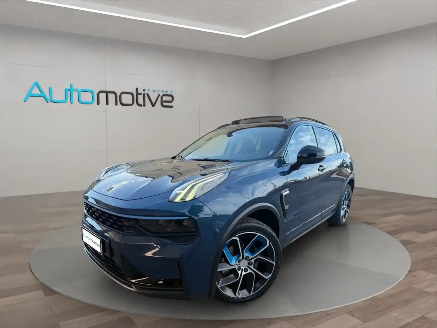 Lynk & Co 01 PHEV Blauw - 1