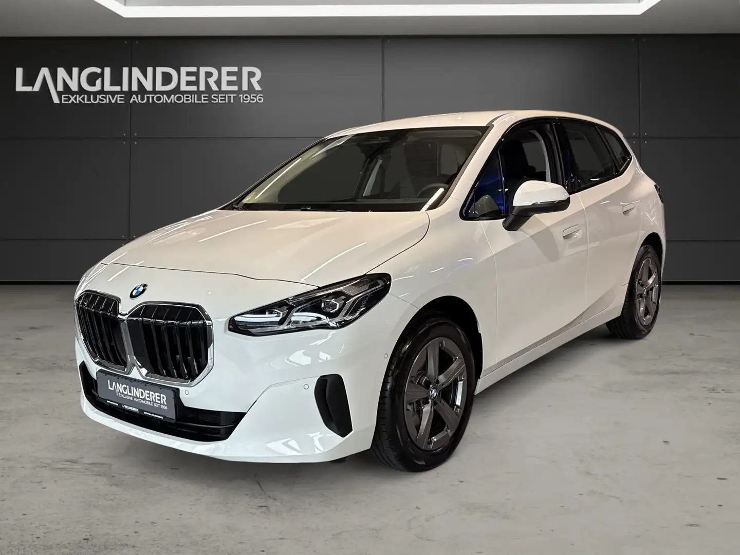 BMW 220 i Active Tourer PremiumPaket NP 43.929,- AHK Weiß - 1