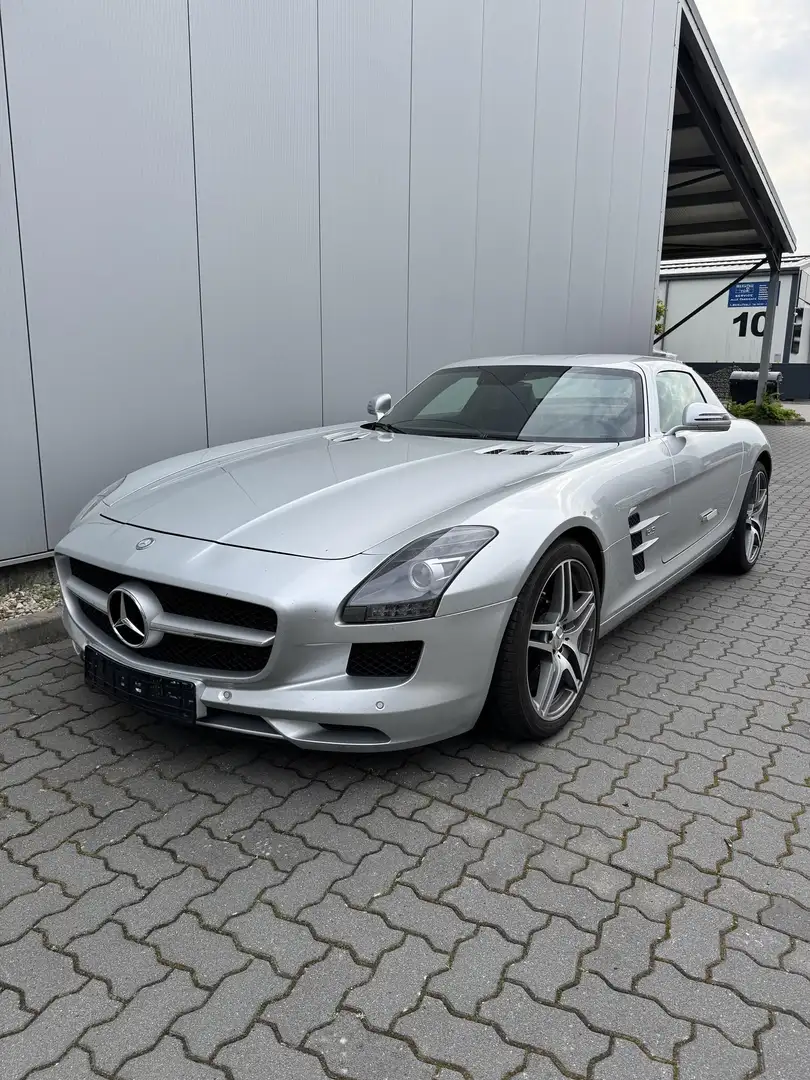 Mercedes-Benz SLS AMG Coupe AMG * Carbon Interieur*Bi-Xenon* Silber - 2