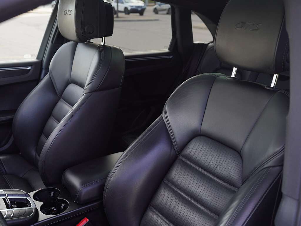 2017 Porsche Macan GTS Panoramic roof BSM thumb 30
