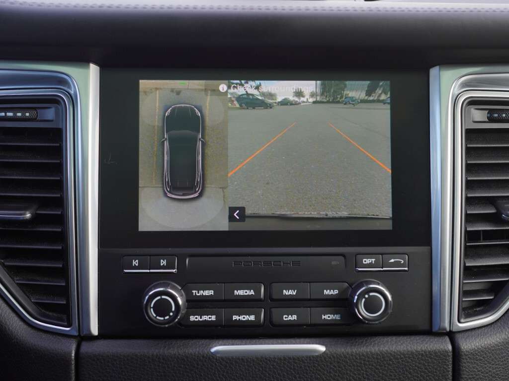 2017 Porsche Macan GTS Panoramic roof BSM thumb 26