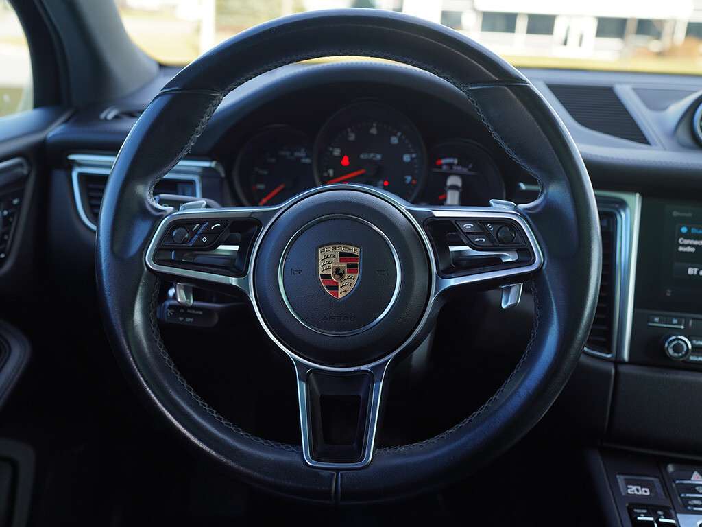 2017 Porsche Macan GTS Panoramic roof BSM thumb 16