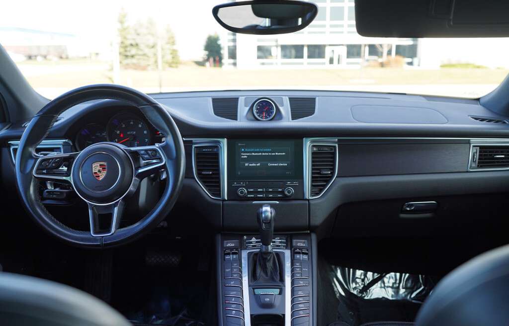 2017 Porsche Macan GTS Panoramic roof BSM thumb 15