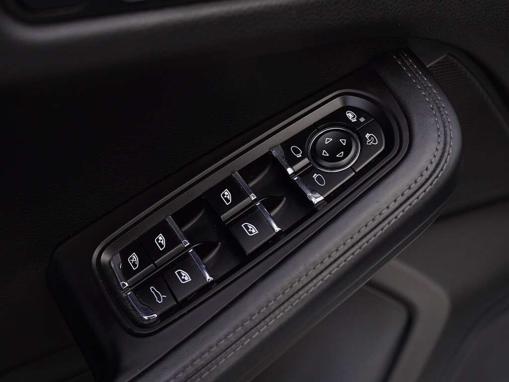 2017 Porsche Macan GTS Panoramic roof BSM thumb 10