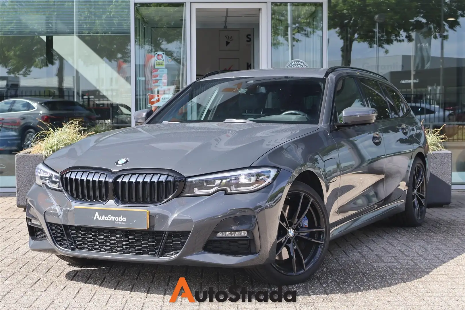 BMW 330 3-Serie Touring (g21) 330e M-Sport 292pk | Cruise Grijs - 1