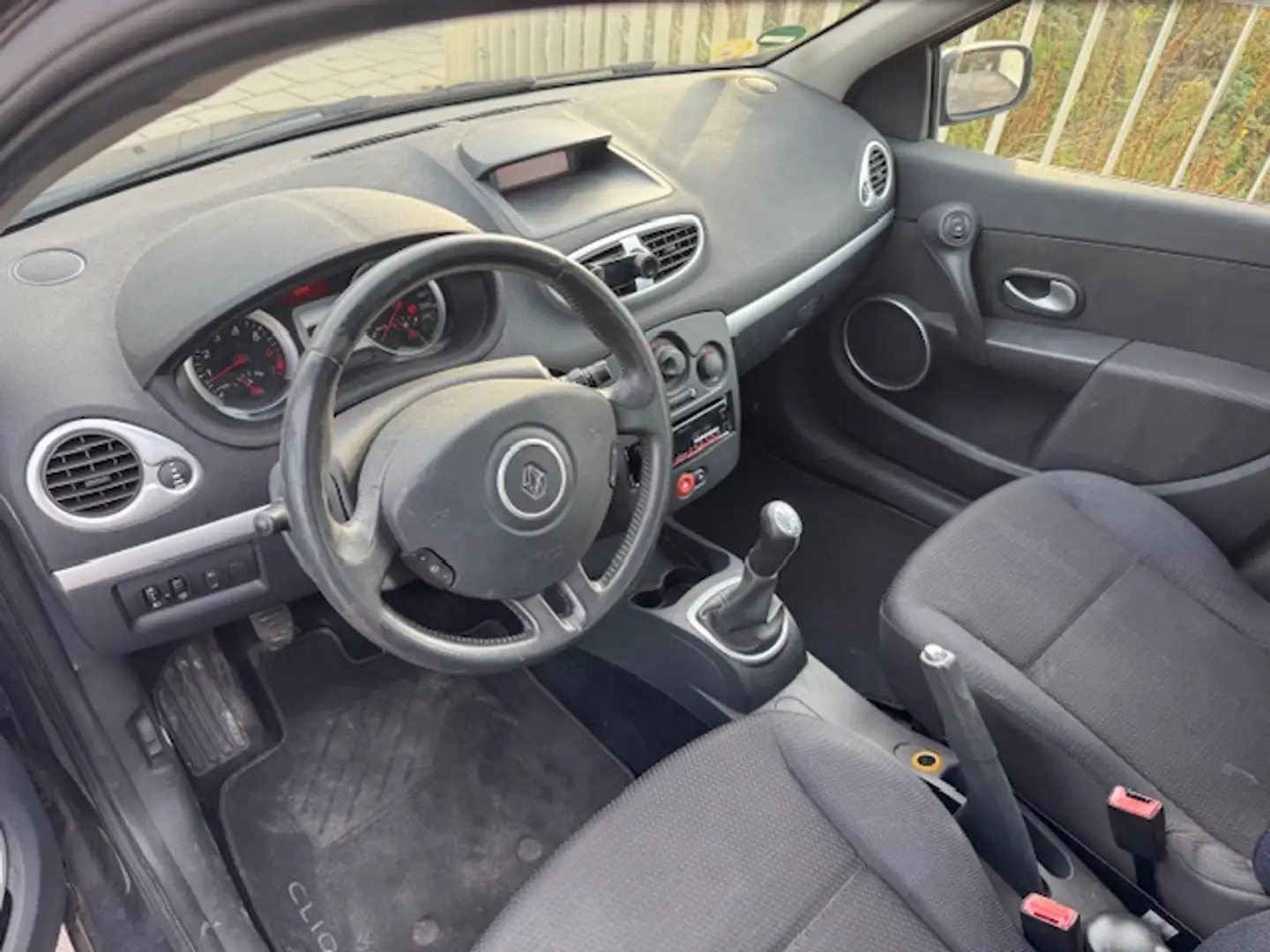 Renault Clio 1.2 TCe Special Line Grijs - 2