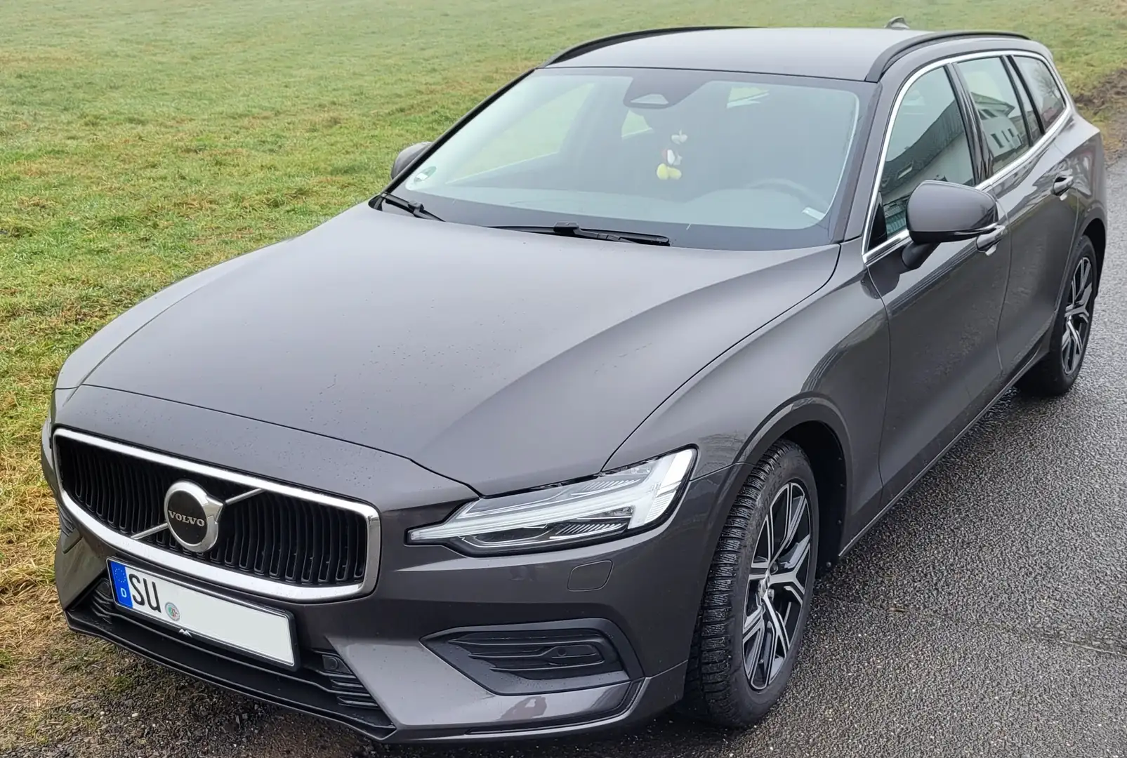 Volvo V60 B4 Core MildHybrid AHK/ACC/CAM/BLIS/STANDHEIZUNG Grau - 1