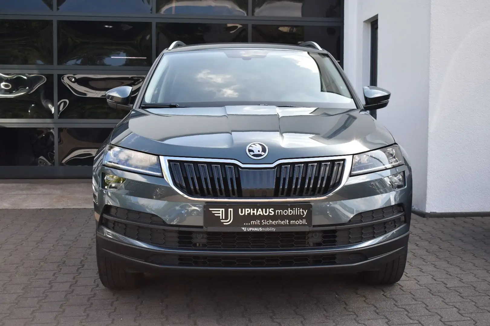 Skoda Karoq 1,5 TSI DSG Style*AHK*LED*ACC*el.Heckkl*Na Grijs - 2