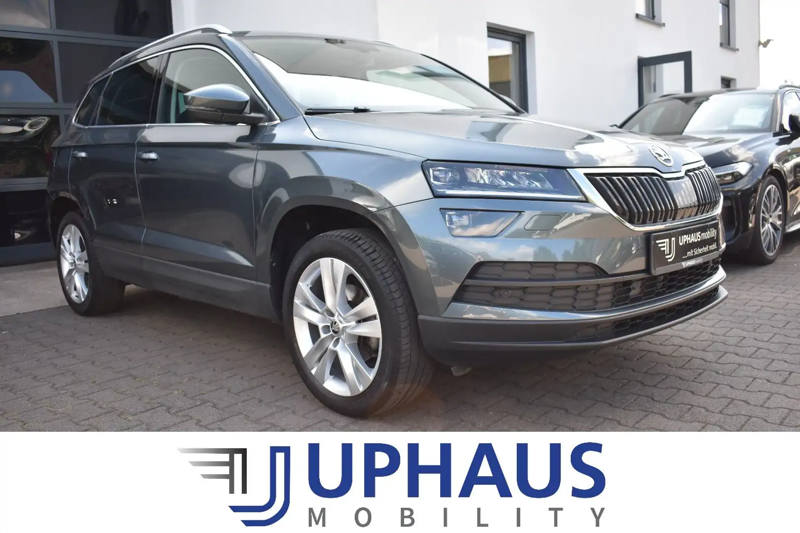 Skoda Karoq 1,5 TSI DSG Style*AHK*LED*ACC*el.Heckkl*Na Grijs - 1