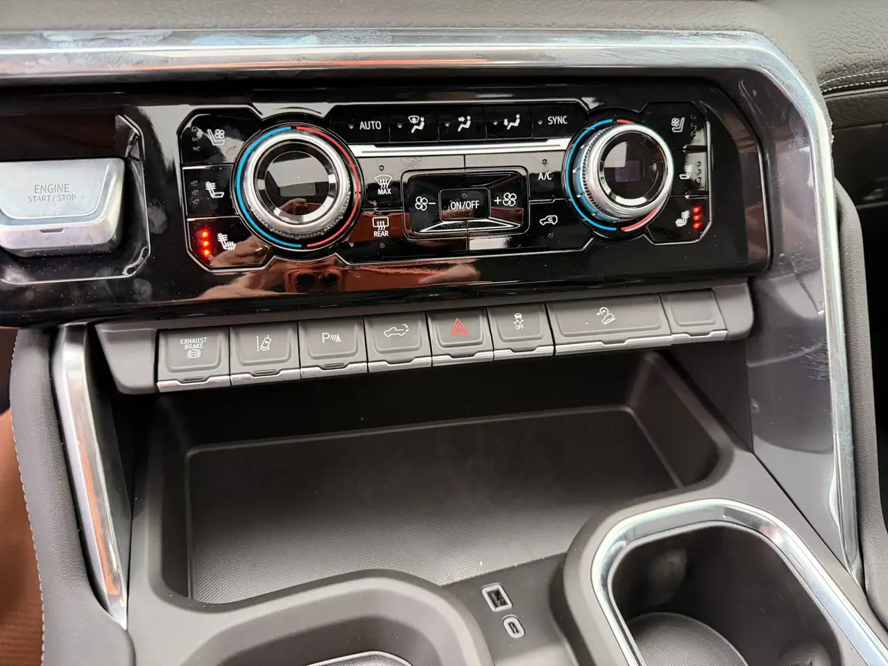 GMC Sierra 3500HD снимка GMC Sierra 3500HD