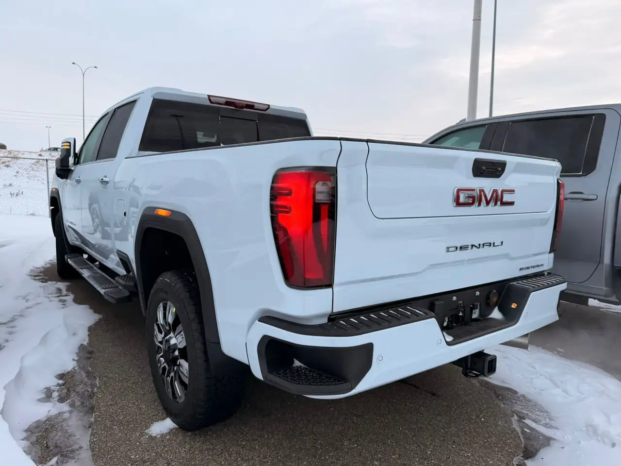 GMC Sierra 3500HD снимка GMC Sierra 3500HD