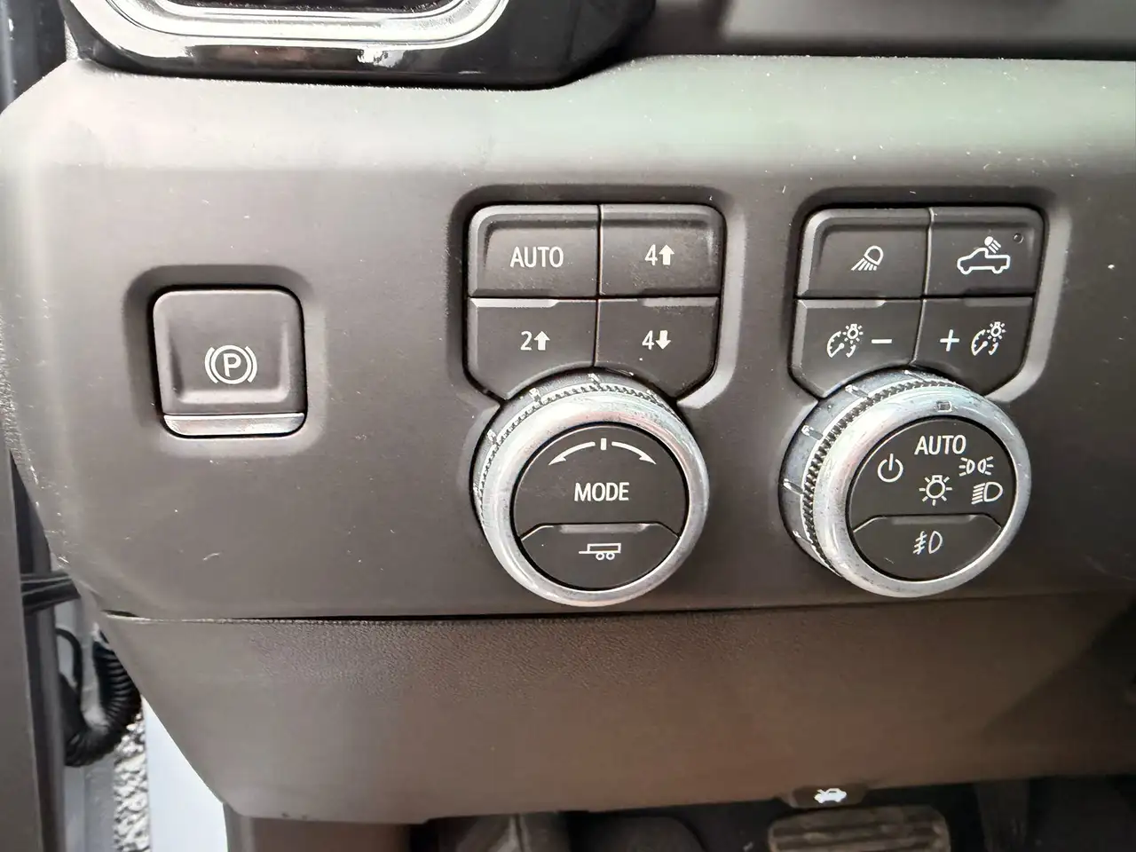 GMC Sierra 3500HD снимка GMC Sierra 3500HD