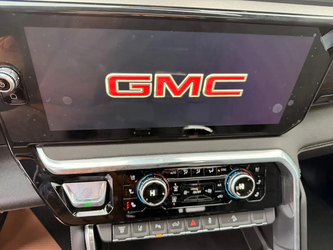 GMC Sierra 3500HD снимка GMC Sierra 3500HD