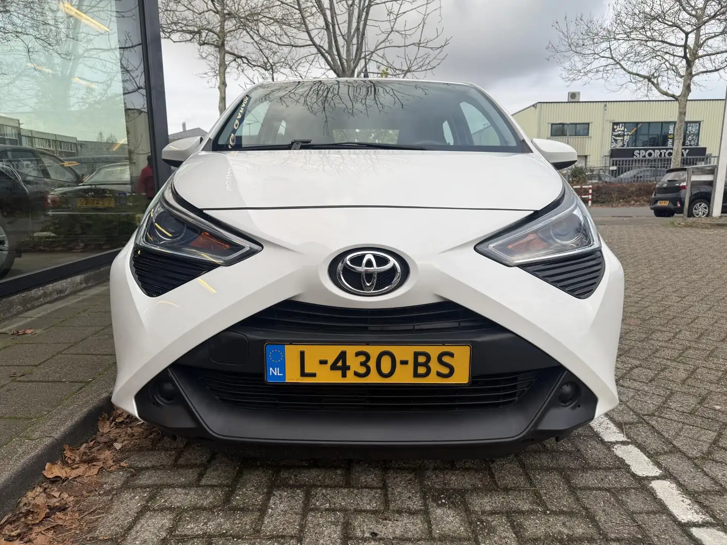 Toyota Aygo 1.0 VVT-i x-fun Wit - 2