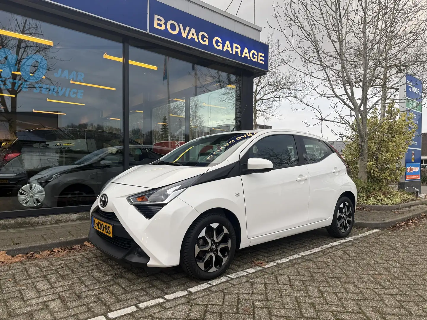 Toyota Aygo 1.0 VVT-i x-fun Wit - 1