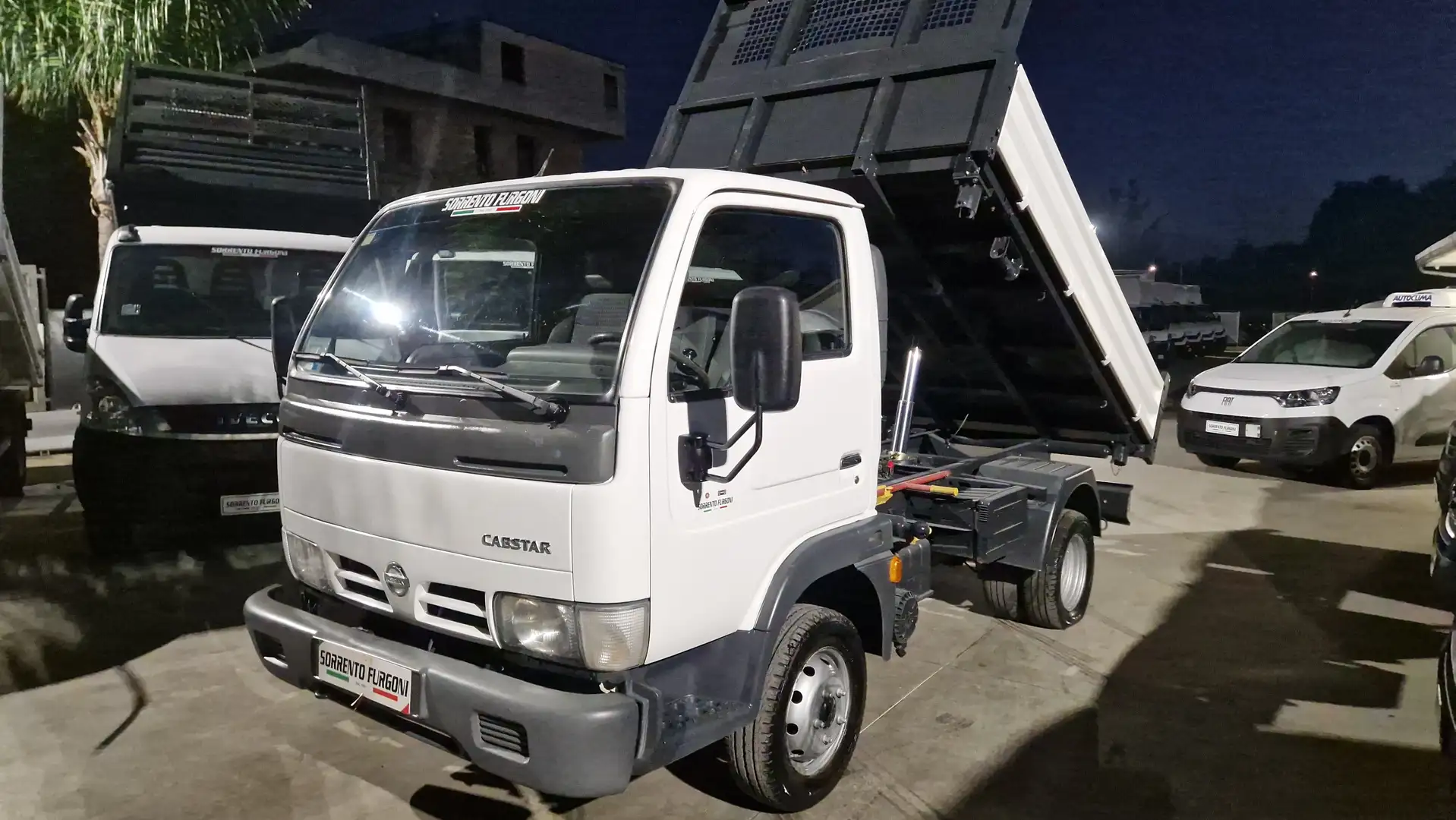 Nissan Cabstar 35 RIBALTABILE TRILATERALE 3.0 TDI 125 CV Biały - 2