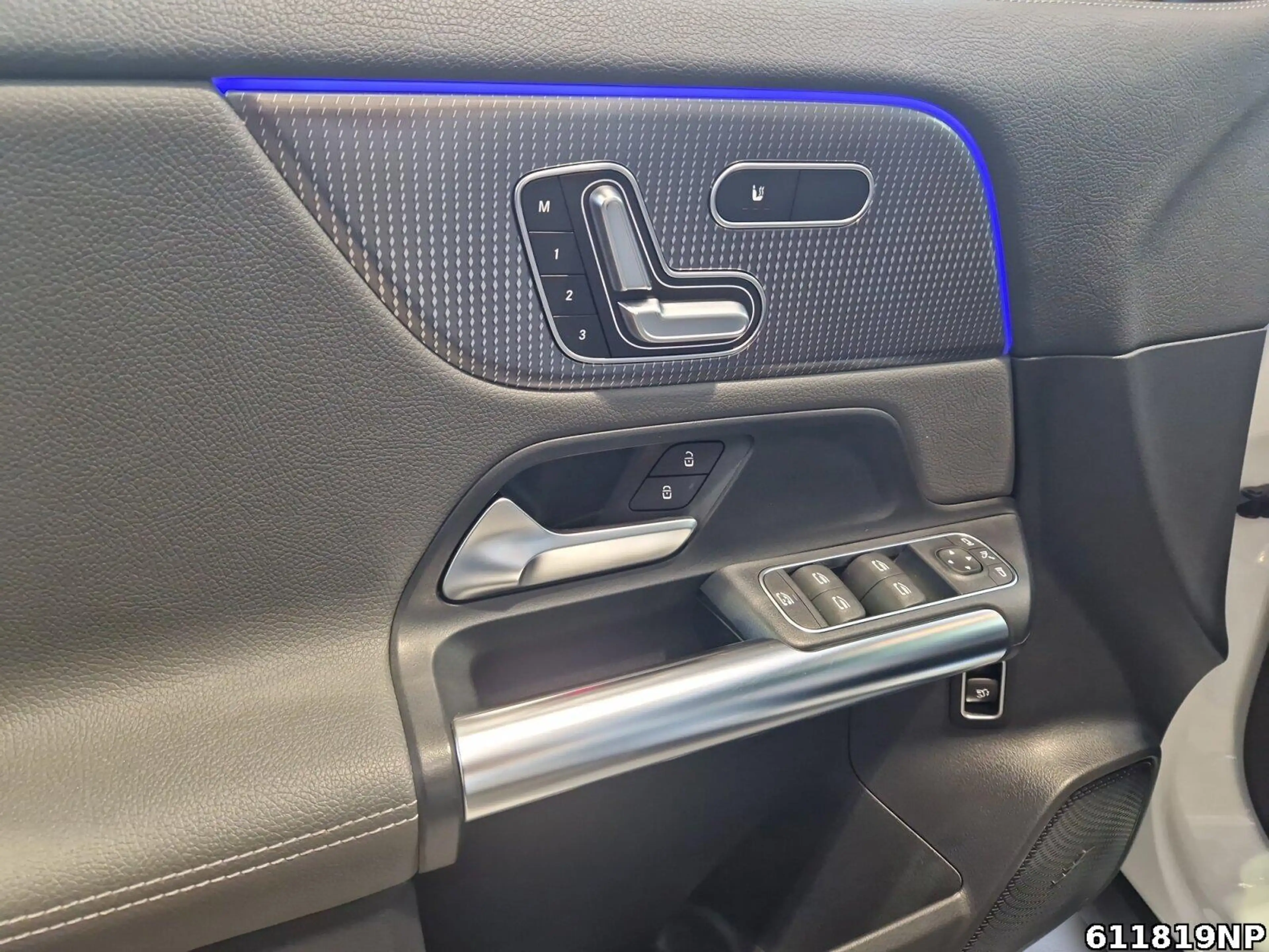 Mercedes-Benz EQA 250 Electric Art AHK Memory 360° Kamera — photo 15