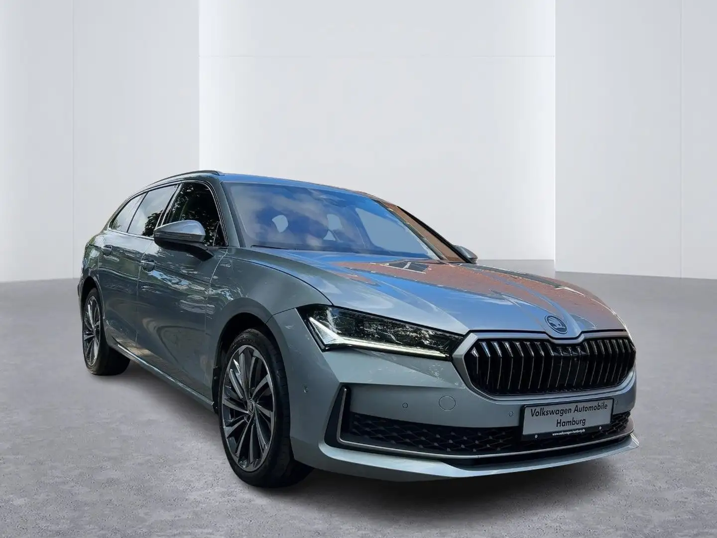 Skoda Superb Combi L&K 2.0 TDI DSG AHK/KAMERA/NAVI/ACC Silber - 2