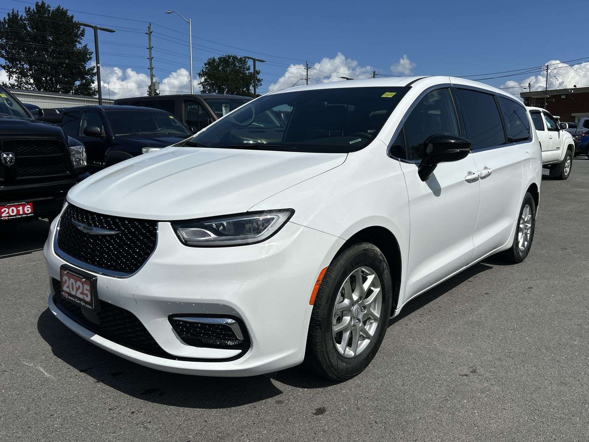 White 2025 Chrysler Pacifica Minivan Front-Wheel Drive Automatic