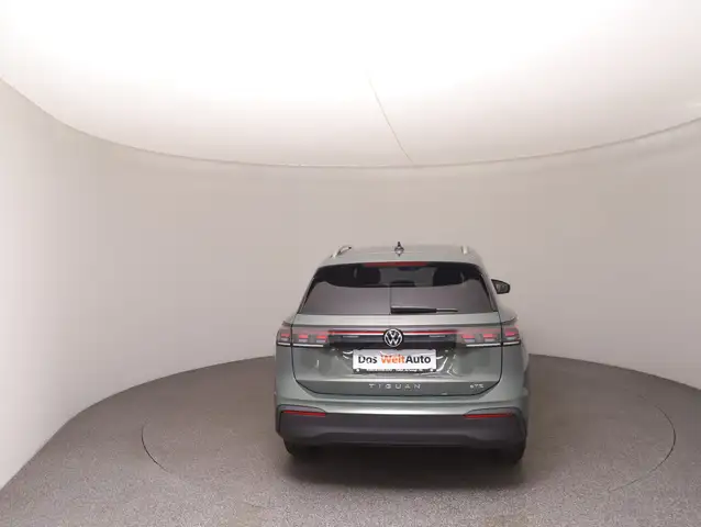 Volkswagen Tiguan view 6