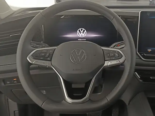 Volkswagen Tiguan view 14
