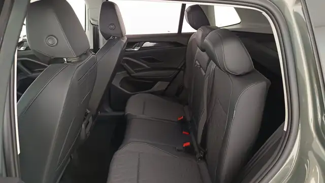 Volkswagen Tiguan view 11