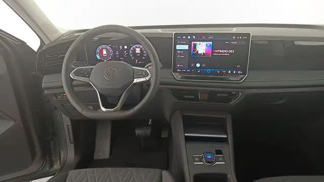 Volkswagen Tiguan view 12