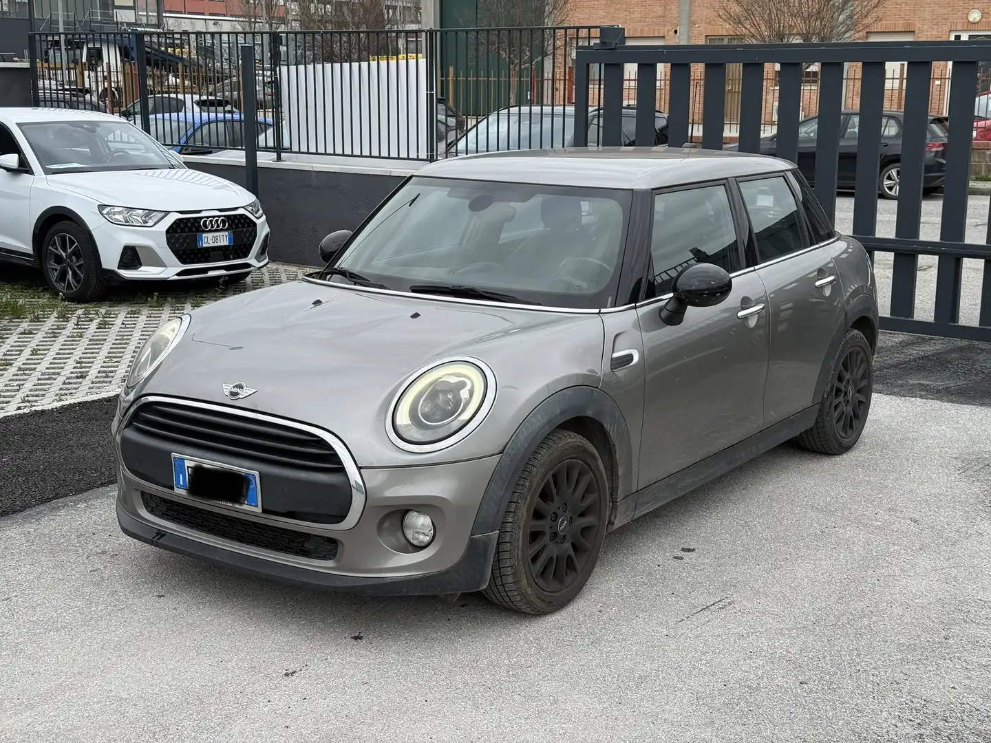 MINI One Mini IV F55-F56 2017 1.2 Hype 5p Grau - 2