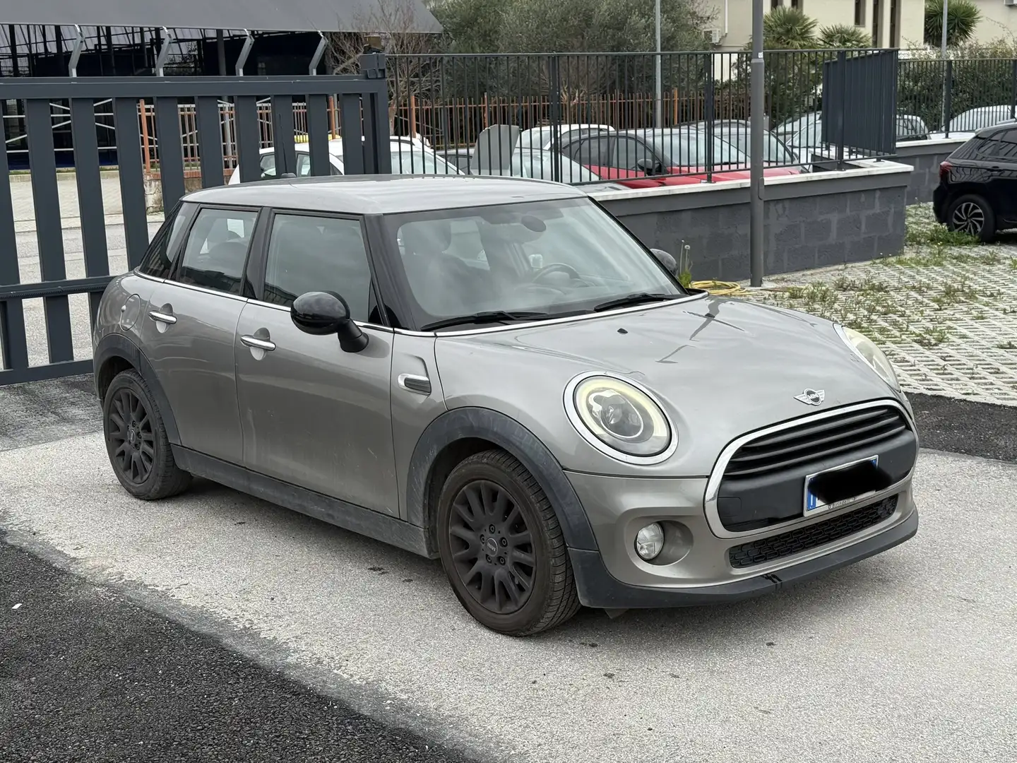 MINI One Mini IV F55-F56 2017 1.2 Hype 5p Grau - 1