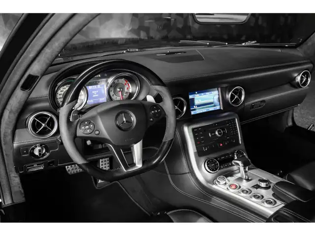 Mercedes-Benz SLS view 9