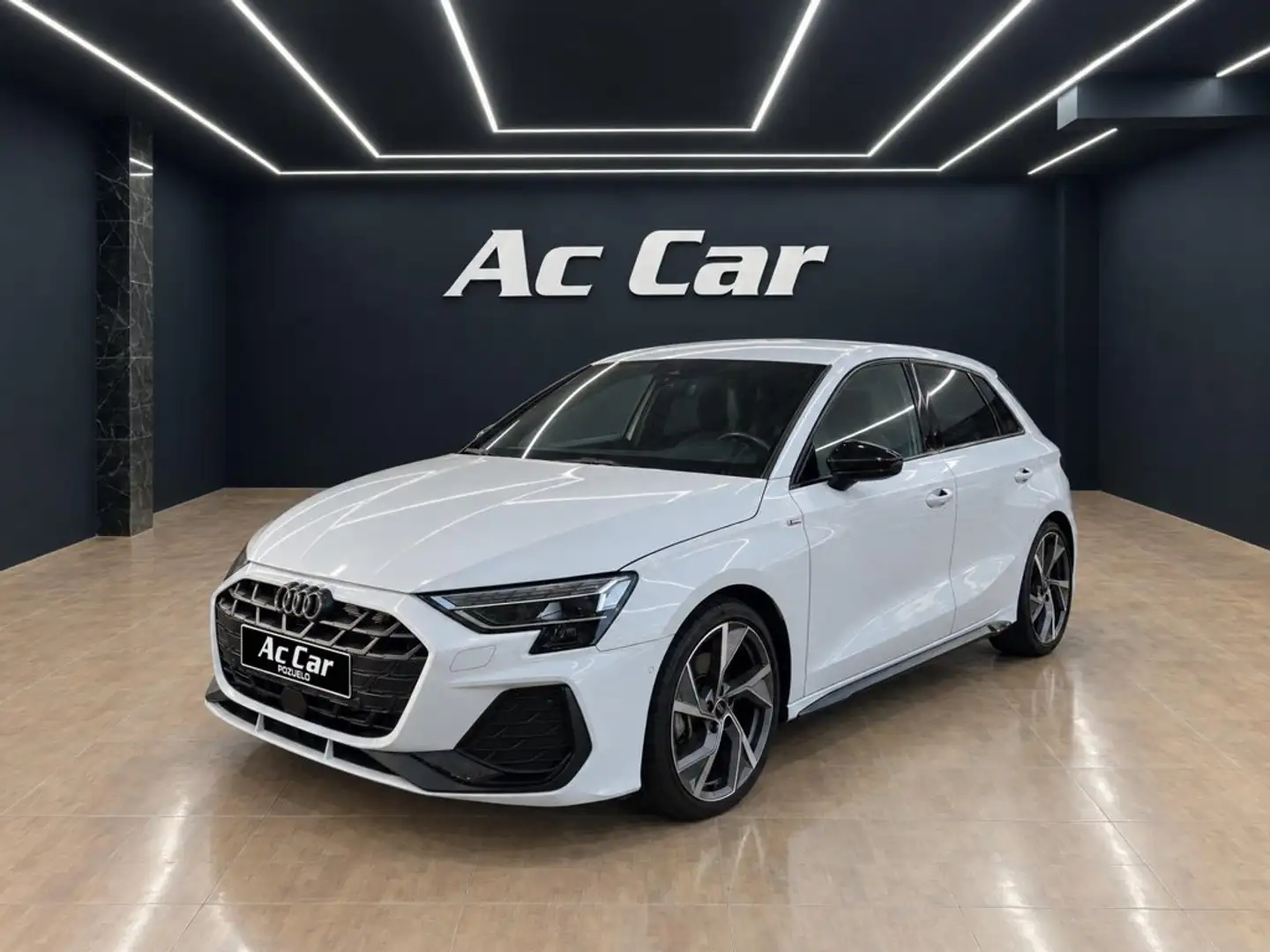 Audi A3 Sedán 35 TFSI Black line S tronic - 1